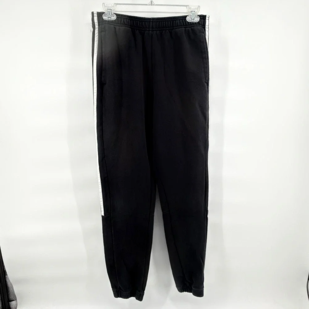 Adidas Men M Black Fleece Joggers Tapered Sweatpants 3 Stripe Spell Out GT9435